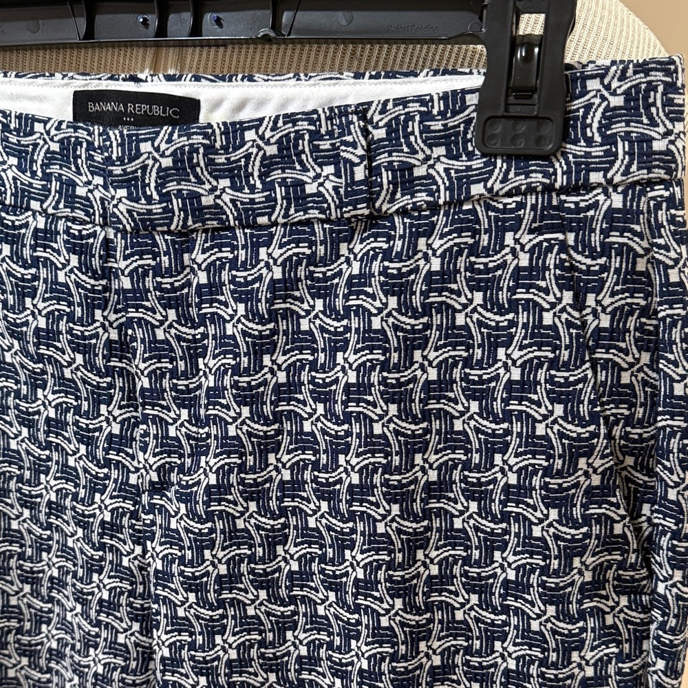 Banana Republic Geometric Navy White Textured Pattern trousers pants Avery 6 low